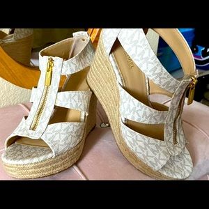 used a couple of times almost new size 8!!